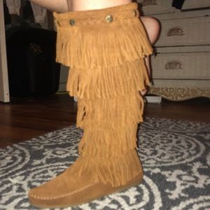 Minnetonka fringe boots